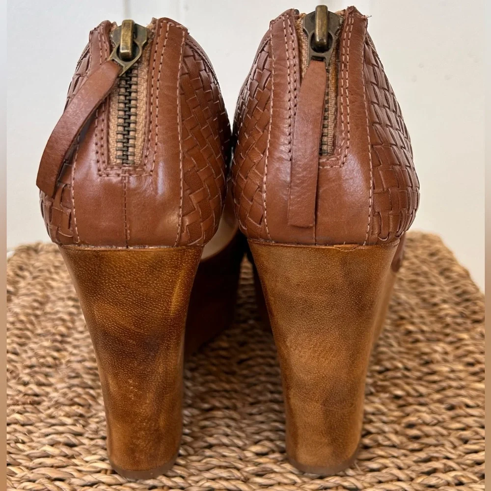 Rowen Wooden Wedges Back Zip‎ Size 8M